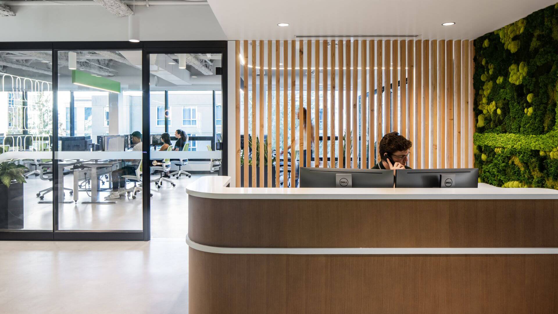 Aura Office | Hybrid Work Solutions: The Collaborative Hub