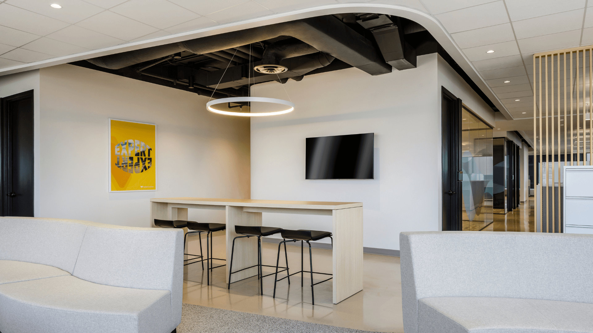 Aura Office | Strategic Workplace Design: Blending Aesthetics with Functionality